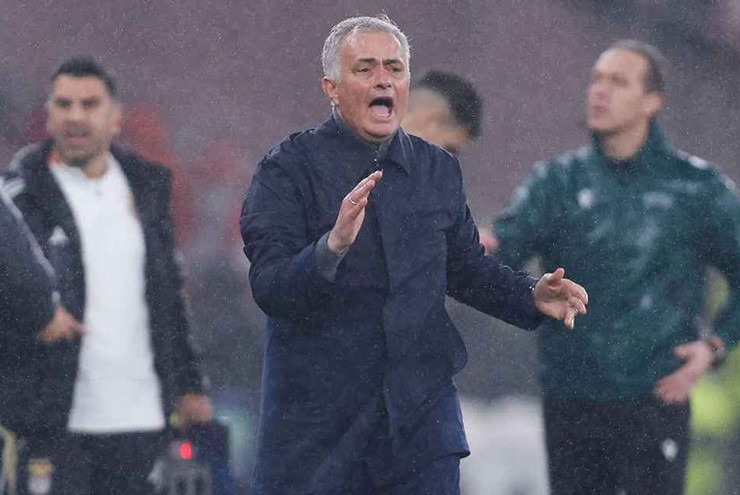 Mourinho sẽ đối đầu đội bóng cũ trong hai lượt trận tại vòng play-off Champions League