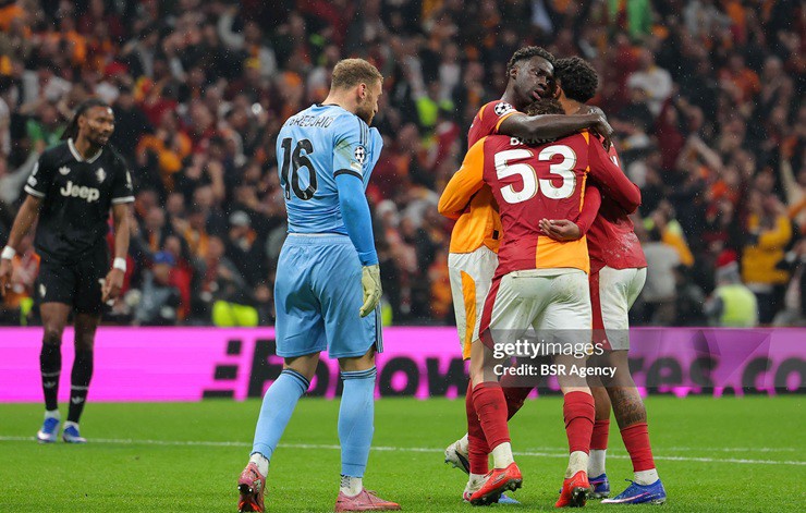 Galatasaray nã 5 bàn vào lưới Juventus