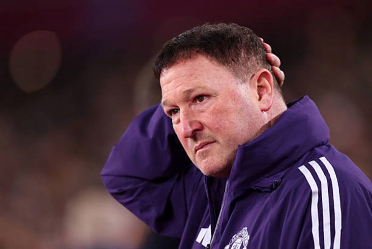 Trợ lý HLV Steve Holland